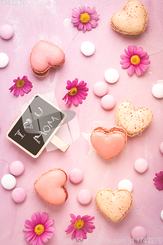 Image of Happy Mothers Day - sweet macarons in heart shape with flowers