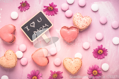 Image of Happy Mothers Day - sweet macarons in heart shape with flowers