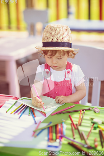 Image of little girl drawing a colorful pictures