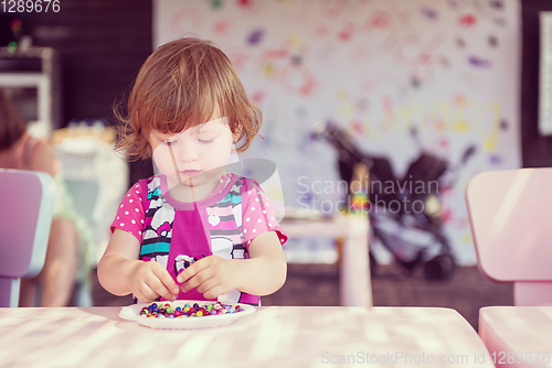 Image of little girl drawing a colorful pictures