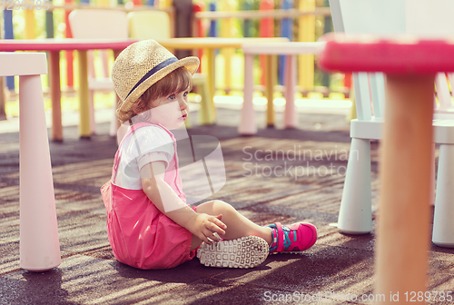 Image of little girl drawing a colorful pictures