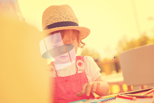 Image of little girl drawing a colorful pictures