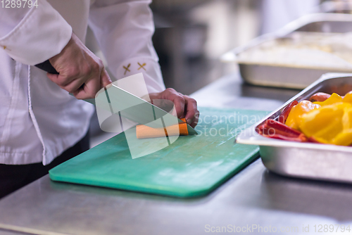 Image of Chef hands cutting fresh and delicious vegetables