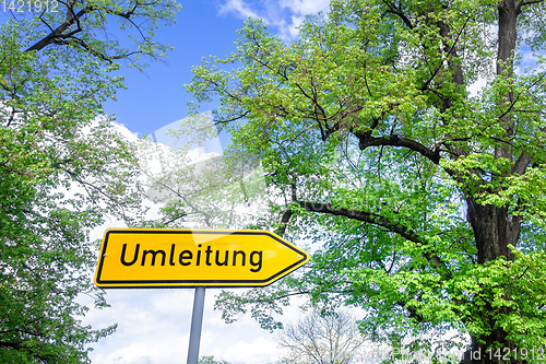 Image of german road sign with text detour