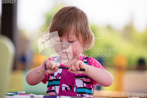 Image of little girl drawing a colorful pictures