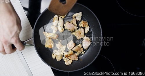 Image of Preparing low fat fried chicken for dinner on induction plates