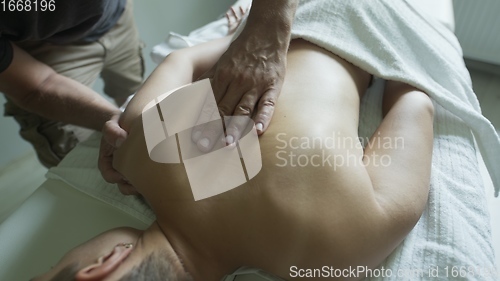 Image of part of the manual therapy procedure