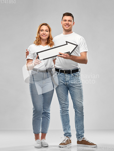 Image of happy couple in white t-shirts with arrow to right