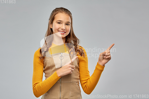 Image of young teenage girl pointing fingers up