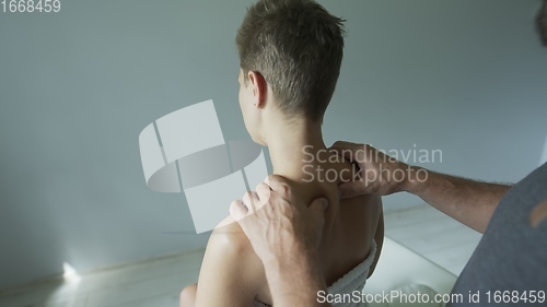 Image of part of the manual therapy procedure
