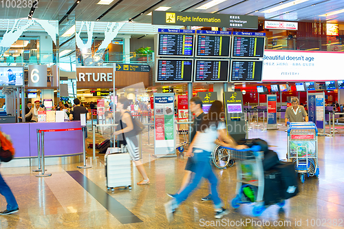 Image of Passengers in hurry at airport