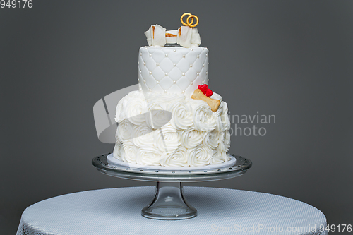 Image of cake with bone for dog wedding