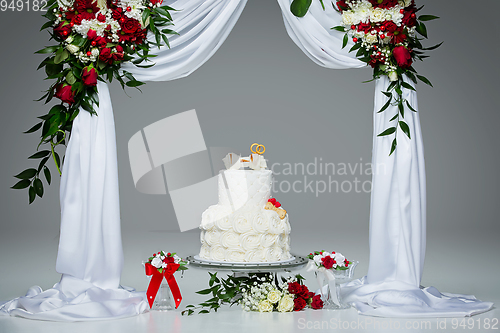 Image of cake with bone for dog wedding