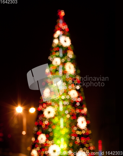 Image of Christmas tree with blurred lights