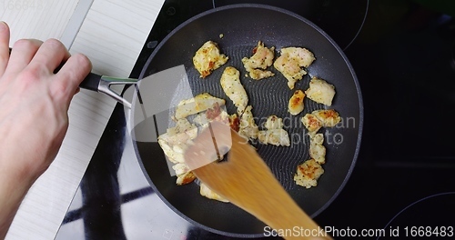 Image of Preparing low fat fried chicken for dinner on induction plates