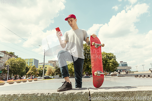 Image of Skateboarder at the city\'s street in sunny day