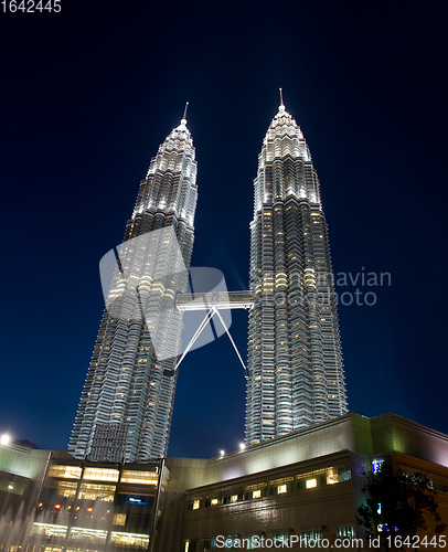 Image of Petonas Towers at night