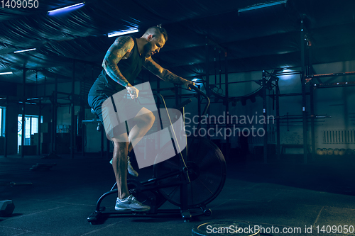 Image of Young healthy man athlete doing exercise in the gym