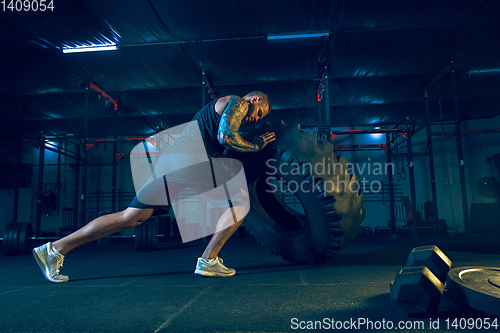 Image of Young healthy man athlete doing exercise in the gym