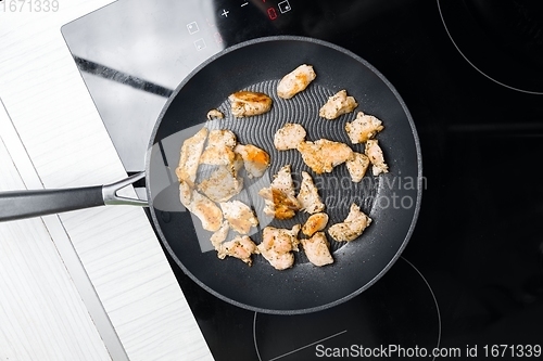 Image of Preparing low fat fried chicken for dinner on induction plates