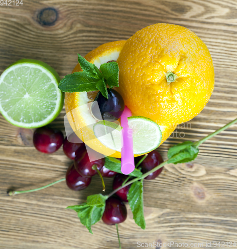 Image of sliced mixed fruits