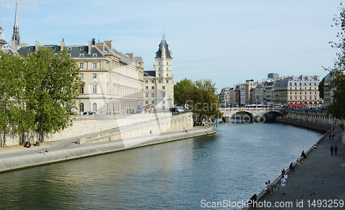 Image of River Seine flows below the Pont Saint Michel in Paris 