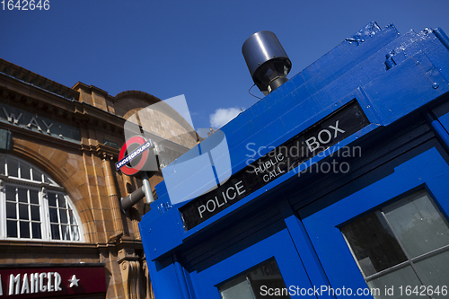 Image of Traditional British public call police box 