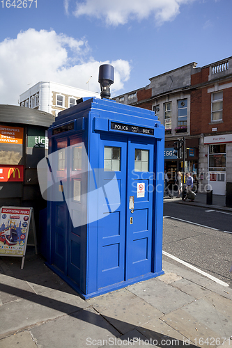 Image of Traditional British public call police box 