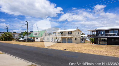 Image of road with houses in New Zealand