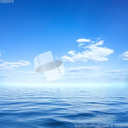 Image of wide ocean waves horizon background