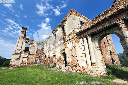 Image of the ruins of an ancient fortress