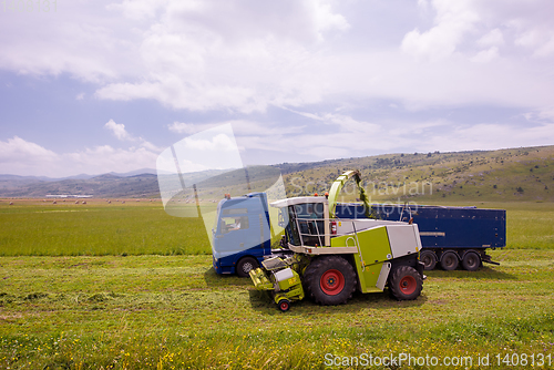 Image of combine machine loading bunker of the truck