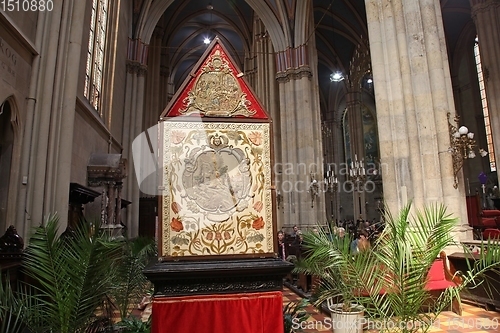 Image of Good Friday, people pray in front of God's tomb in the Zagreb Cathedral