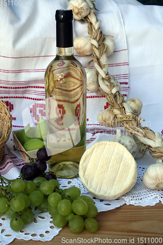 Image of Wine, cheese and grapes