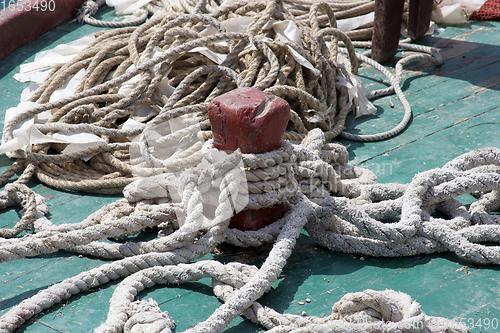 Image of Rope of boat knotting