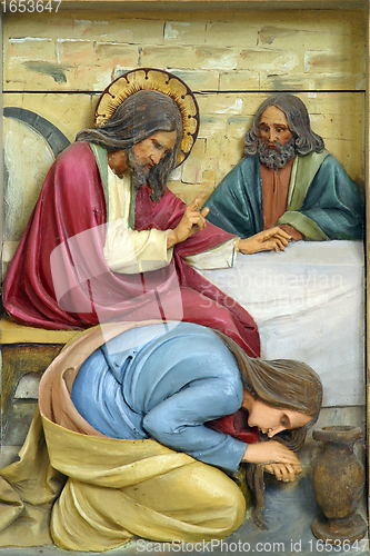 Image of Mary Magdalene washes the feet of Jesus