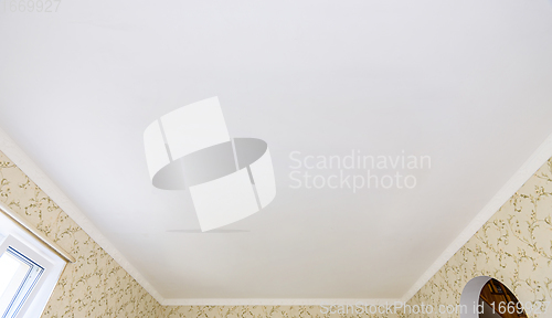 Image of White plastered ceiling in a spacious hall