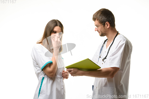 Image of Doctor shows the nurse the error in prescribing the patient\'s treatment