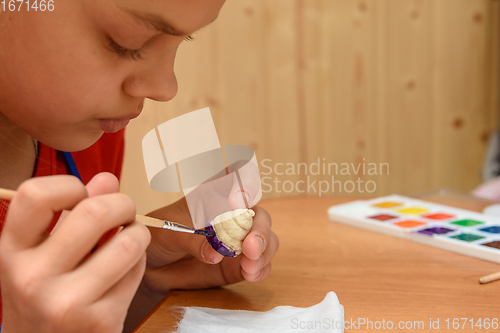 Image of Girl at home paints figures from salt dough