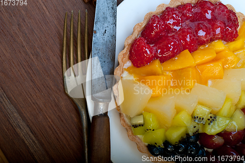 Image of fresh fruits cake pie