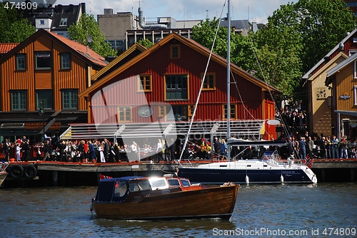 Image of A snekke leaving Tonsberg.