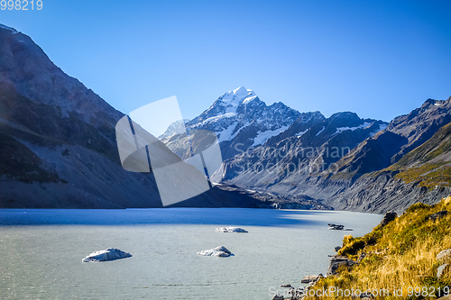 Image of Hooker lake in Aoraki Mount Cook, New Zealand