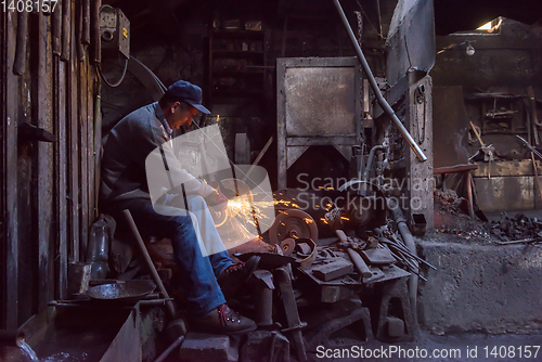 Image of the blacksmith polishing metal products