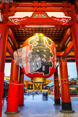 Image of Kaminarimon gate and Lantern, Senso-ji temple, Tokyo, Japan