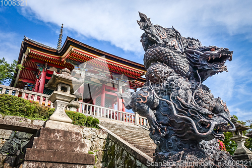 Image of Dragon statue in front of the kiyomizu-dera temple, Kyoto, Japan