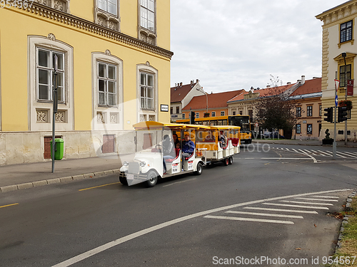 Image of Tourists to sightseeing tour in Sopron.