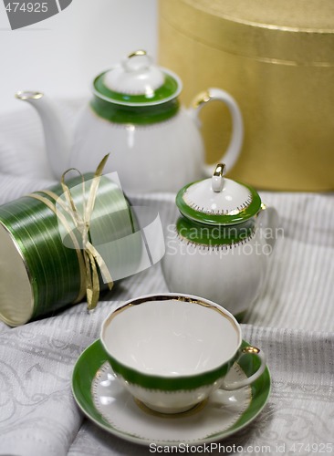 Image of tea service and gift box