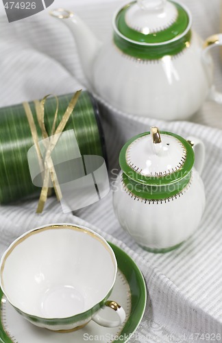 Image of tea service and gift box