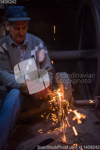 Image of the blacksmith polishing metal products