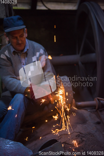 Image of the blacksmith polishing metal products